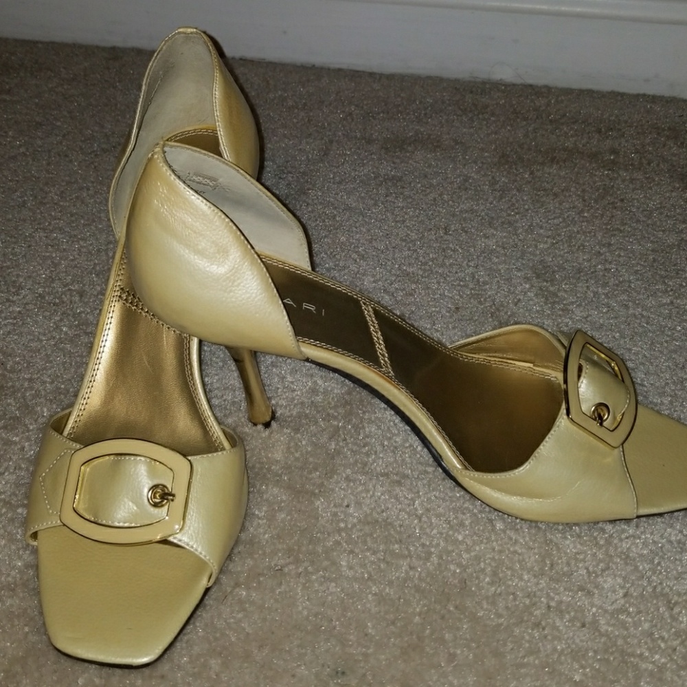 Cream & Gold Open-Toe Pumps